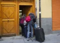 Administradores de fincas y viviendas turísticas firman un código de buenas prácticas para favorecer la convivencia