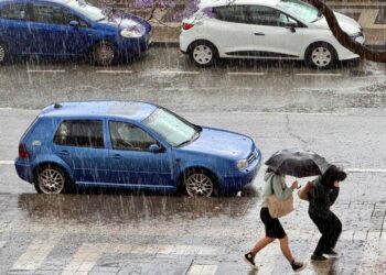 Una tormenta descarga por sorpresa este mediodía sobre la Costa del Sol