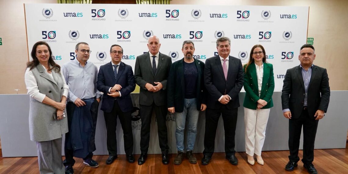 La Universidad y el CMMA usarán inteligencia artificial para predecir la llegada de medusas a la costa andaluza