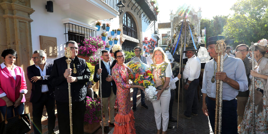 La Hermandad del Rocío inicia su camino hacia la aldea de Almonte