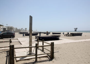 Marbella acondiciona medio centenar de barcas para realizar moragas este verano