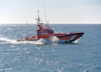 Continúa la búsqueda de la bañista desaparecida en una playa de Fuengirola