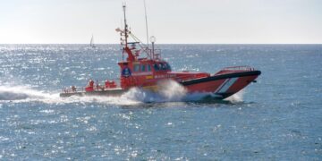 Continúa la búsqueda de la bañista desaparecida en una playa de Fuengirola