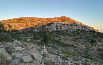 Rescatan el cuerpo sin vida de un senderista en el Pilar de Tolox (Málaga)