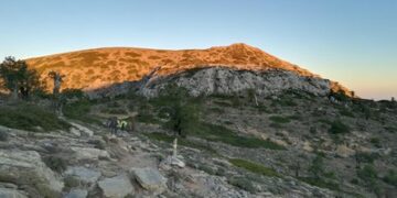 Rescatan el cuerpo sin vida de un senderista en el Pilar de Tolox (Málaga)