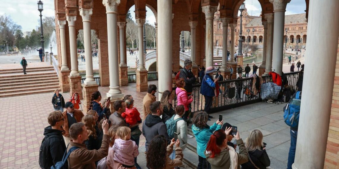 Junta de Andalucía, FAMP y CEA se reúnen este lunes en Málaga para abordar la tasa turística
