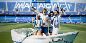 San Miguel rinde un emotivo homenaje a los malaguistas que «nunca han abandonado el barco»