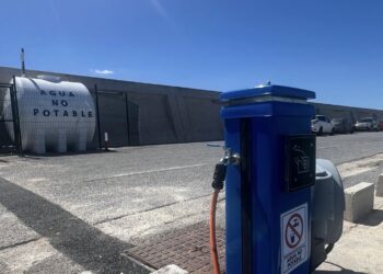 El Puerto Deportivo de Benalmádena ya cuenta con un depósito 12.000 y traerá otro de 20.000 para baldeo