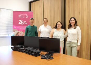 La Fundación Idiliq dona ordenadores para familias en situación de vulnerabilidad en Mijas