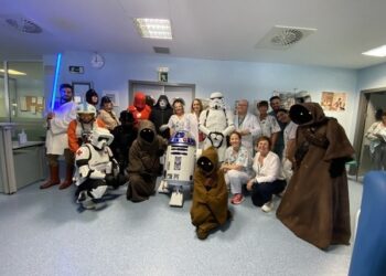 Personajes de la saga ‘Star Wars’ han visitado a niños y mayores ingresados en el Hospital Universitario Costa del Sol