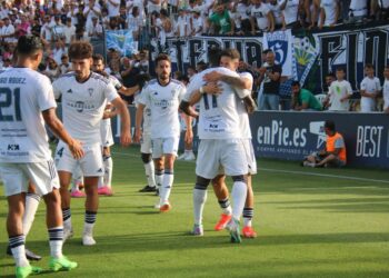 El Marbella parte con ventaja en la final tras su victoria ante el Logroñés (1-0)