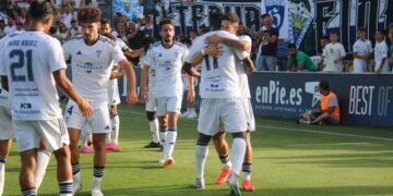 El Marbella parte con ventaja en la final tras su victoria ante el Logroñés (1-0)