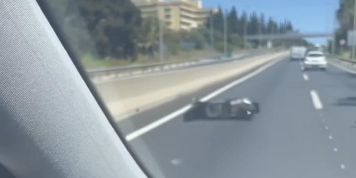 Un motorista herido al salirse de la vía en la A7 a su paso por Marbella