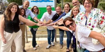 La plaza de España de Fuengirola se convierte en «Espacio libre de humo»