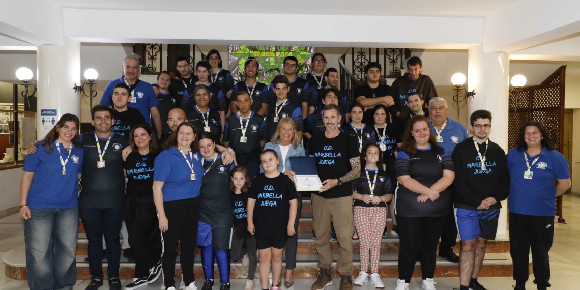 Muñoz felicita al Club Marbella Juega de deporte adaptado por sus éxitos deportivos en el reciente Campeonato de Andalucía de Baloncesto