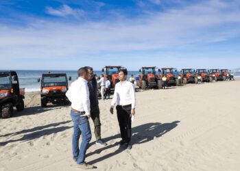 Marbella renueva la flota del servicio de limpieza y mantenimiento de playa