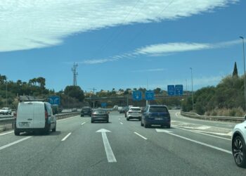 Una colisión entre dos vehículos provoca grandes retenciones en la A7 a su paso por Marbella