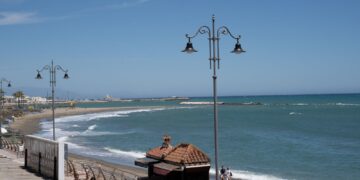 Lara supervisa el buen estado de las playas de cara al inicio del verano