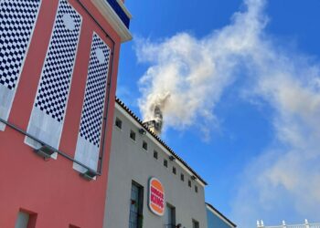Un pequeño incendio obliga a desalojar el Burger King de Plaza Mayor