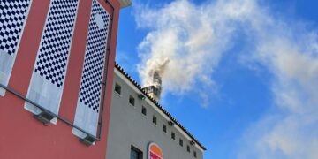 Un pequeño incendio obliga a desalojar el Burger King de Plaza Mayor