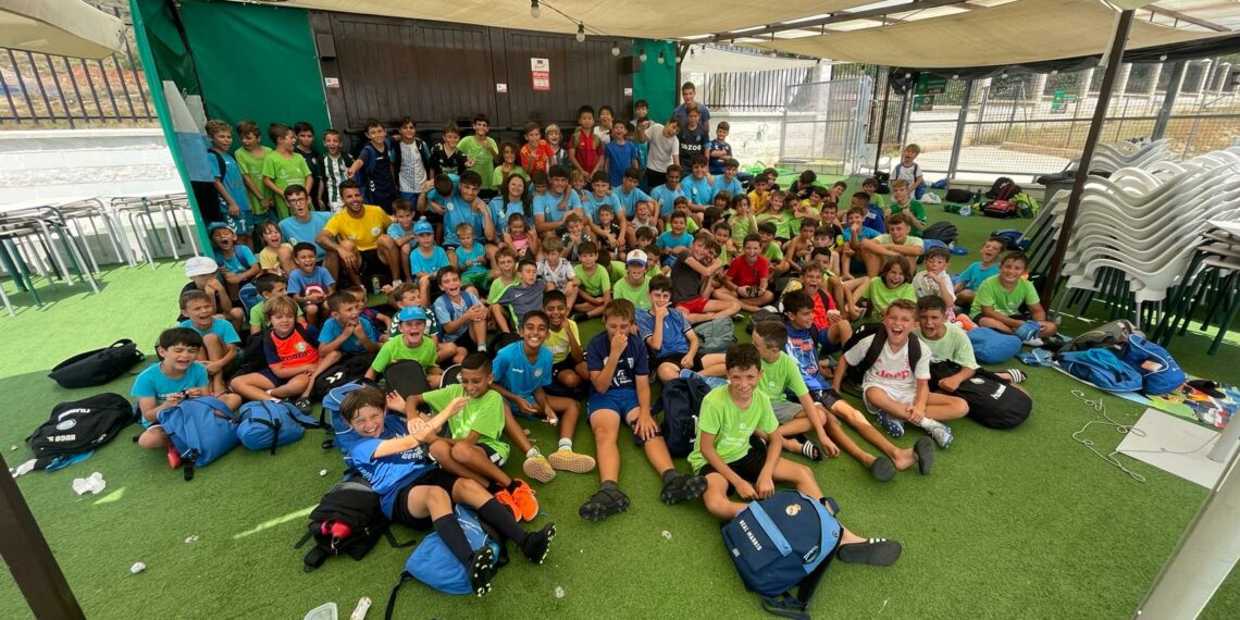 Torremolinos notifica a los adjudicatarios de las 1.100 plazas de los campamentos deportivos de verano que pueden completar el proceso de inscripción