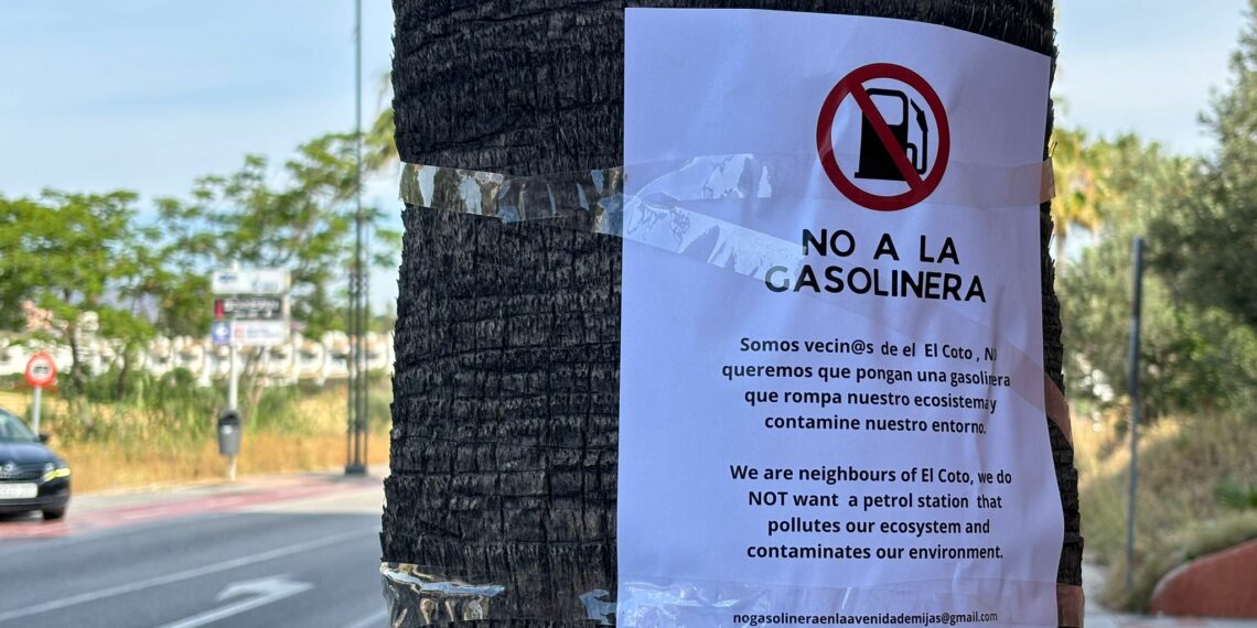 Vecinos de Mijas se unen para paralizar la construcción de una gasolinera