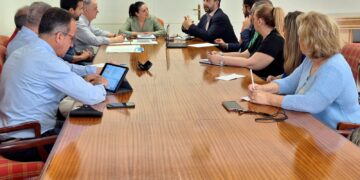 Torremolinos analiza las propuestas de empresarios y asociaciones para la reordenación y planificación de la carga y descarga de mercancías