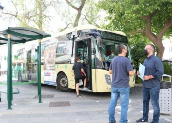 Detenido un hombre en Mijas tras agredir a seis personas en un autobús