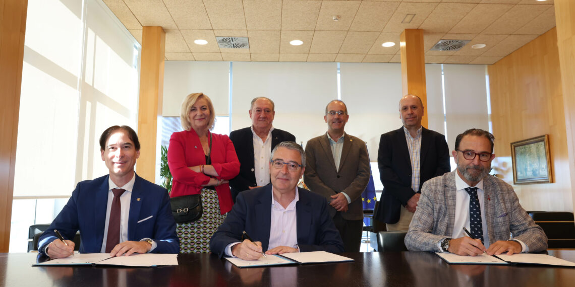 Diputación, la Junta y el Colegio de Veterinarios se alían para mejorar la competitividad de las empresas Sabor a Málaga