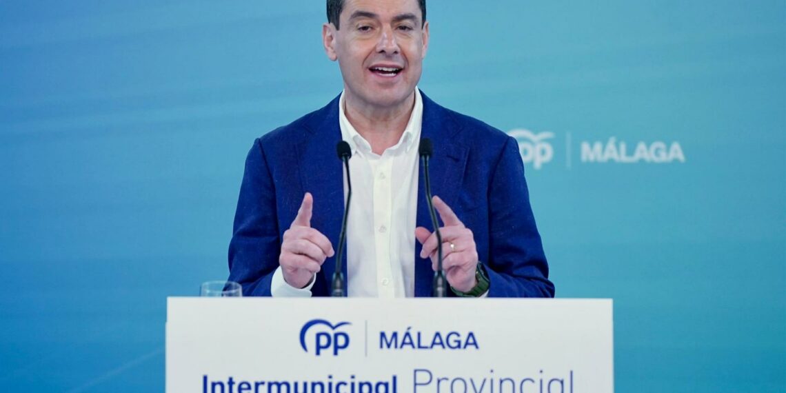 Juanma Moreno vuelve a reclamar el tren litoral: «El Gobierno no puede reírse ni mirar para otro lado»