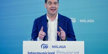 Juanma Moreno vuelve a reclamar el tren litoral: «El Gobierno no puede reírse ni mirar para otro lado»