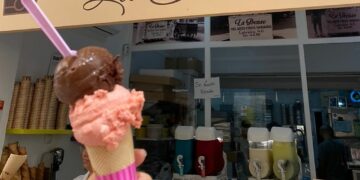 Una heladería malagueña reparte helados gratis a pacientes de cáncer en tratamiento de quimioterapia