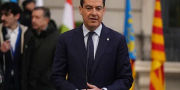 Juanma Moreno expresa su apoyo a las enfermeras: «Seguimos trabajando sin descanso para fortalecer el sistema público de salud»