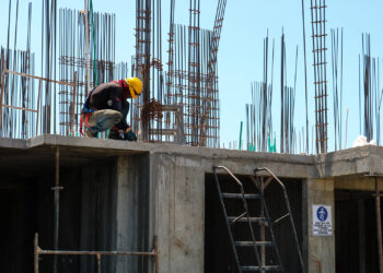 El sector de la construcción busca a 100 mil trabajadores en Andalucía