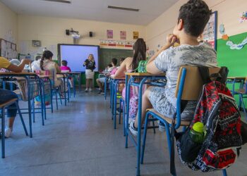 La Junta ‘repescará’ a profesores jubilados para labores de apoyo voluntarias y no remuneradas en los centros