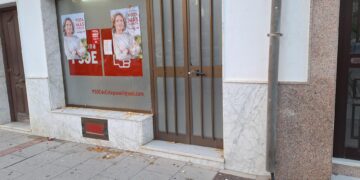 Atacan con huevos la sede del Psoe de Estepona