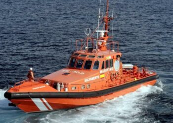 Salvamento busca a una bañista desaparecida el domingo en Fuengirola