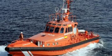 Salvamento busca a una bañista desaparecida el domingo en Fuengirola