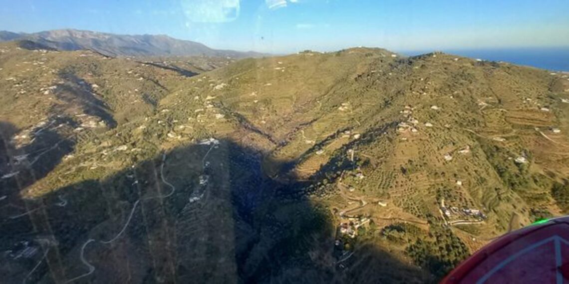 Efectivos del Infoca continúan trabajando en el incendio declarado en Torrox, que sigue controlado