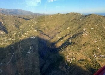 Efectivos del Infoca continúan trabajando en el incendio declarado en Torrox, que sigue controlado