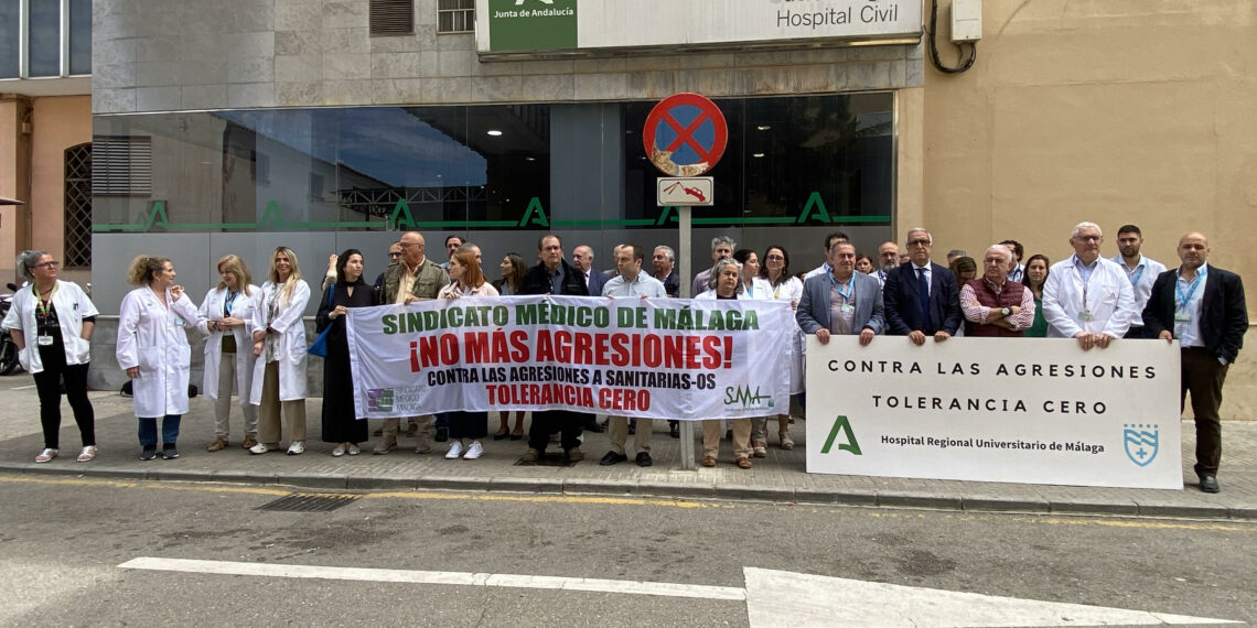 Un paciente amenaza a una médica y a su familia por no estar de acuerdo con un cambio de tratamiento