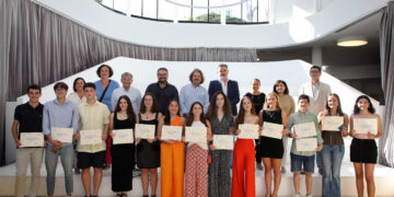 Marbella reconoce a los 16 alumnos de los ocho institutos del municipio con mejor expediente