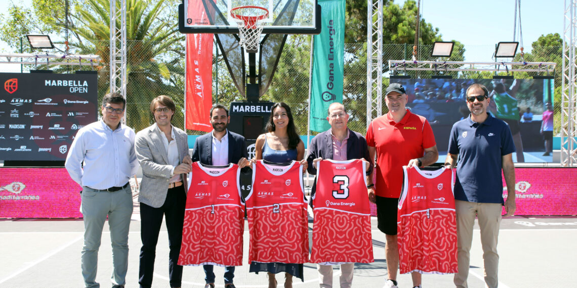 El polideportivo Paco Cantos alberga durante la jornada de hoy y la de mañana el circuito nacional de baloncesto 3×3 ‘Armas Transmediterránea Marbella Open’