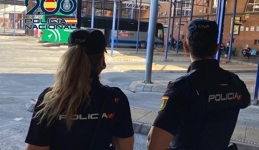 Detenido un hombre por el hurto de efectos a conductores de autobuses en la Estación de Málaga