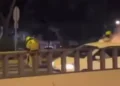 Herido un bombero tras ser arrollado en la Cala de Mijas cuando apagaba un incendio en un coche
