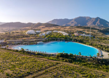 Greenpeace denuncia el «sin sentido» de Alcazaba Lagoon en Casares: «nuestra agua se está yendo a proyectos monstruosos»