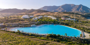 Greenpeace denuncia el «sin sentido» de Alcazaba Lagoon en Casares: «nuestra agua se está yendo a proyectos monstruosos»