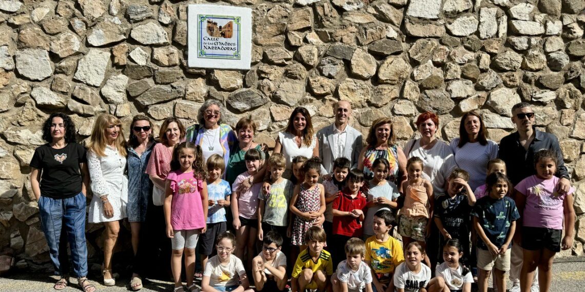 Mijas inaugura la calle dedicada al proyecto Madres Narradoras