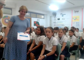 Aquae STEM premia a las alumnas del colegio Las Chapas de Marbella como centro más colaborador del curso