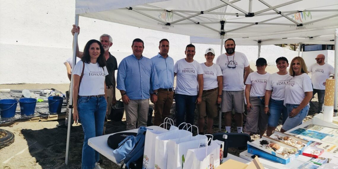 El Ayuntamiento de Mijas colabora con una limpieza de playa y fondo marino para conmemorar Día Mundial del Medio Ambiente